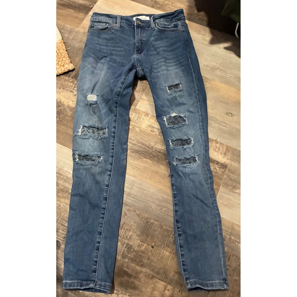 KanCan Distressed Leopard Print Patch Skinny Jeans Medium Wash 11/29